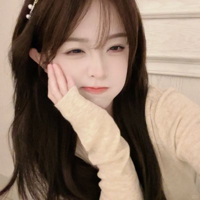 茜色少女